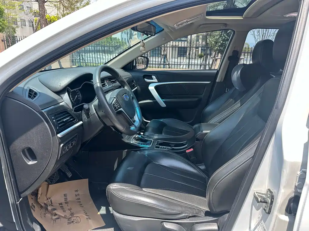 Emgrand Sedan Million 1.5 L CVT Upward