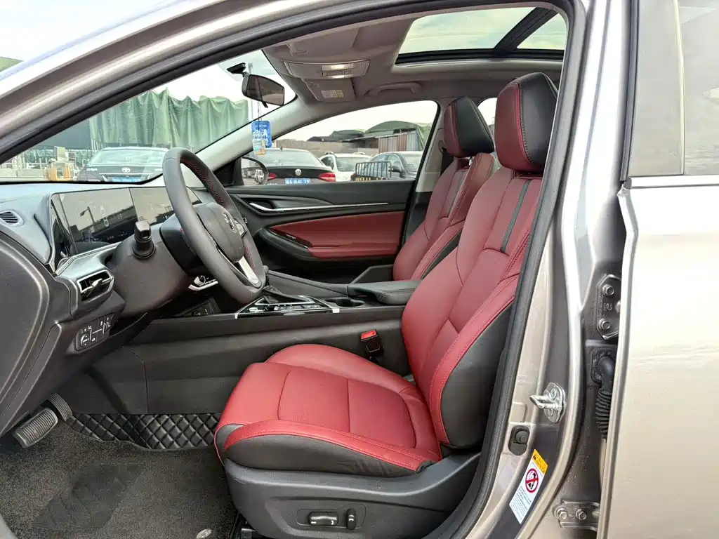 Eado PLUS Blue Whale NE 1.4 T GDI DCT Flagship