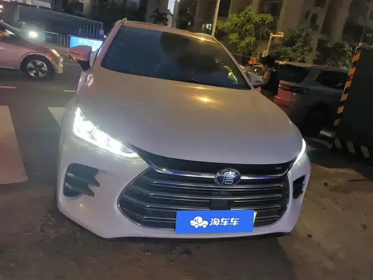 BYD Tang NEV DM 2.0 T Full-time 4 WD Connected Creative Enjoyment 7-seat CN-V