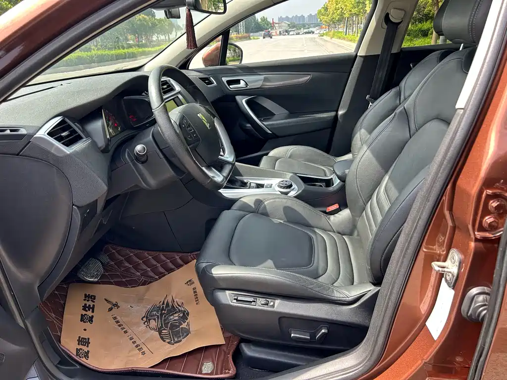 DS 6 1.6 T Luxury THP160