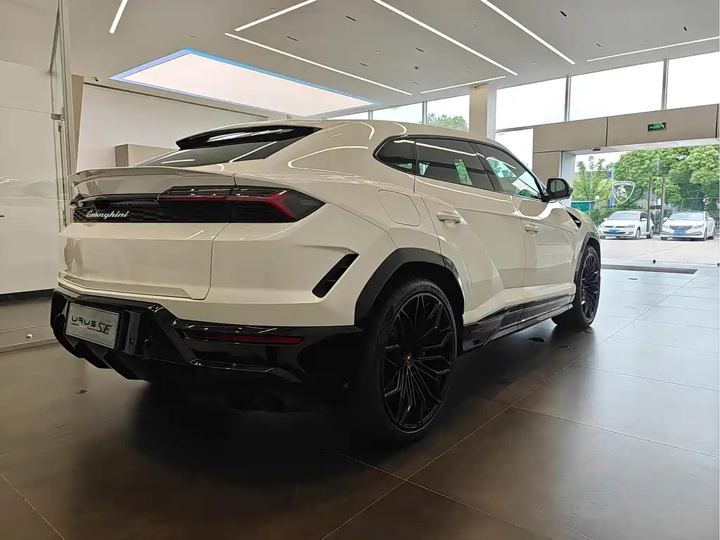 Urus SE Urus SE 2026款 4.0 T 标准版