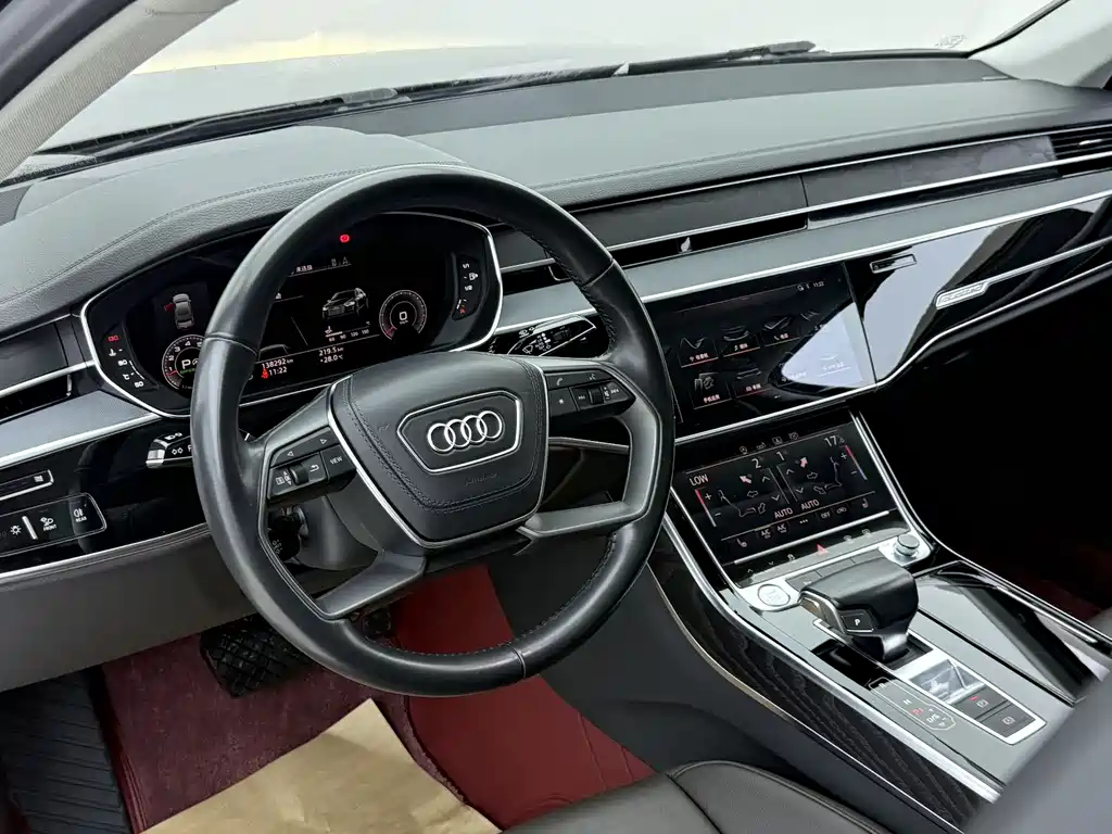 Audi A8 A8 L 55 TFSI quattro Launch Elite