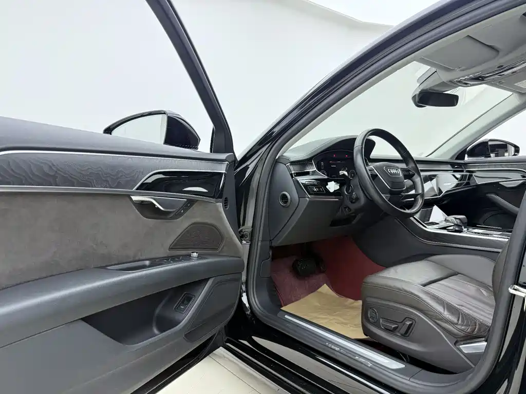 Audi A8 A8 L 55 TFSI quattro Launch Elite