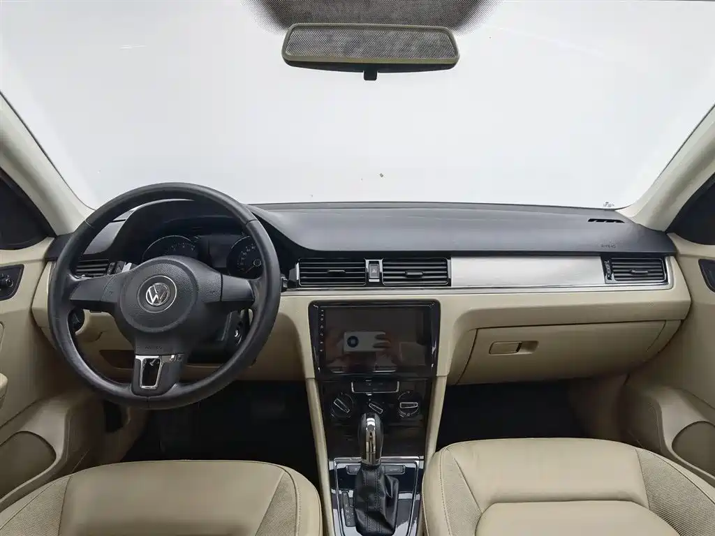 Bora 1.6 L Auto Comfort
