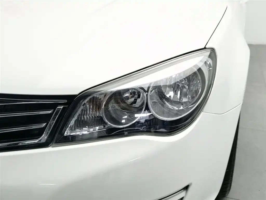 Roewe 350 荣威350 2015款 1.5 L 手动豪华天窗版