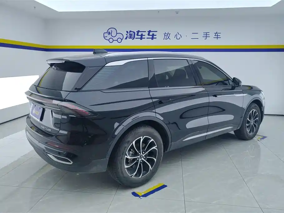 Nautilus 2.0 T 4 WD Premium