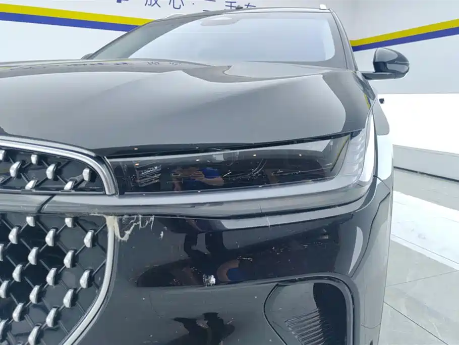 Nautilus 2.0 T 4 WD Premium