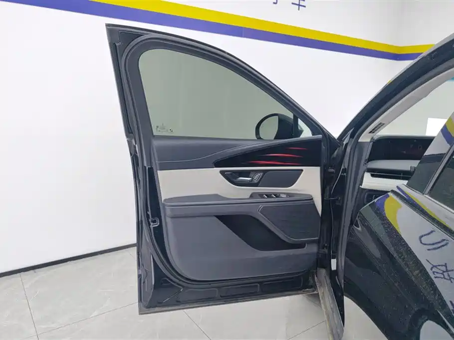 Nautilus 2.0 T 4 WD Premium