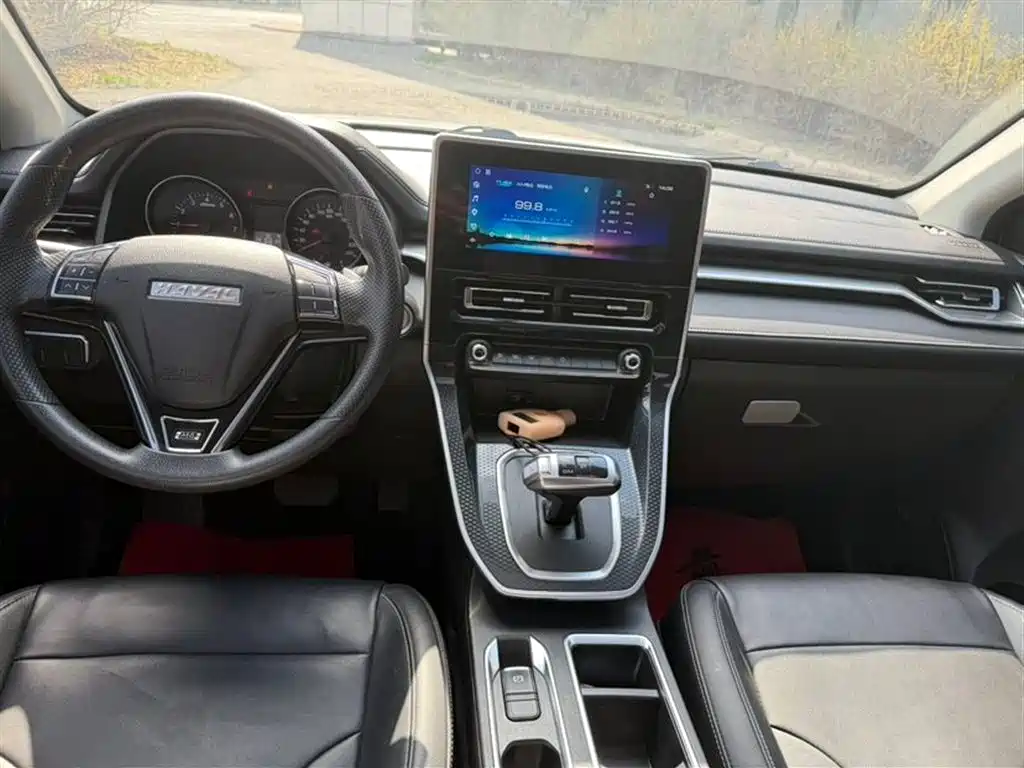 Haval M6 PLUS 1.5 T DCT Distinguished Connected
