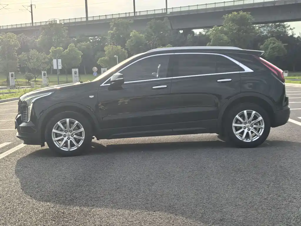 Cadillac XT4 28 T 2 WD Tech