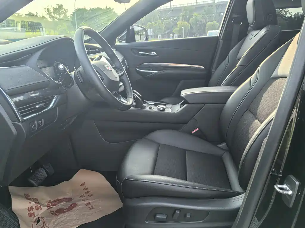 Cadillac XT4 28 T 2 WD Tech