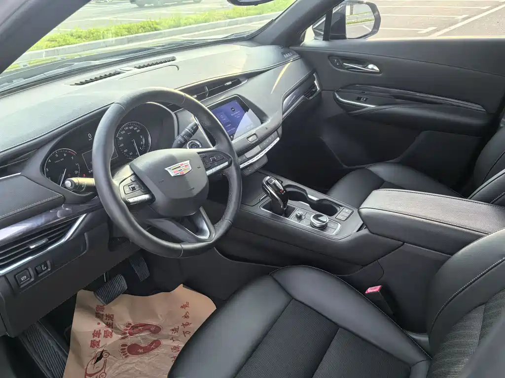 Cadillac XT4 28 T 2 WD Tech