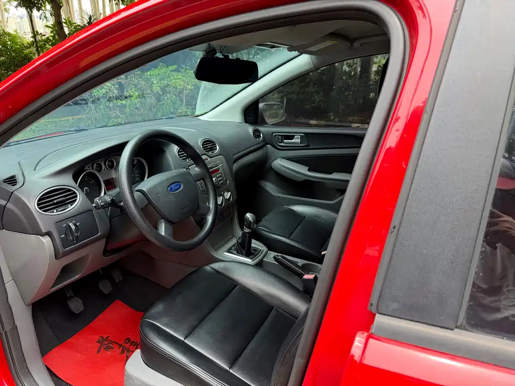 Focus Hatchback Classic 1.8 L Manual Basic