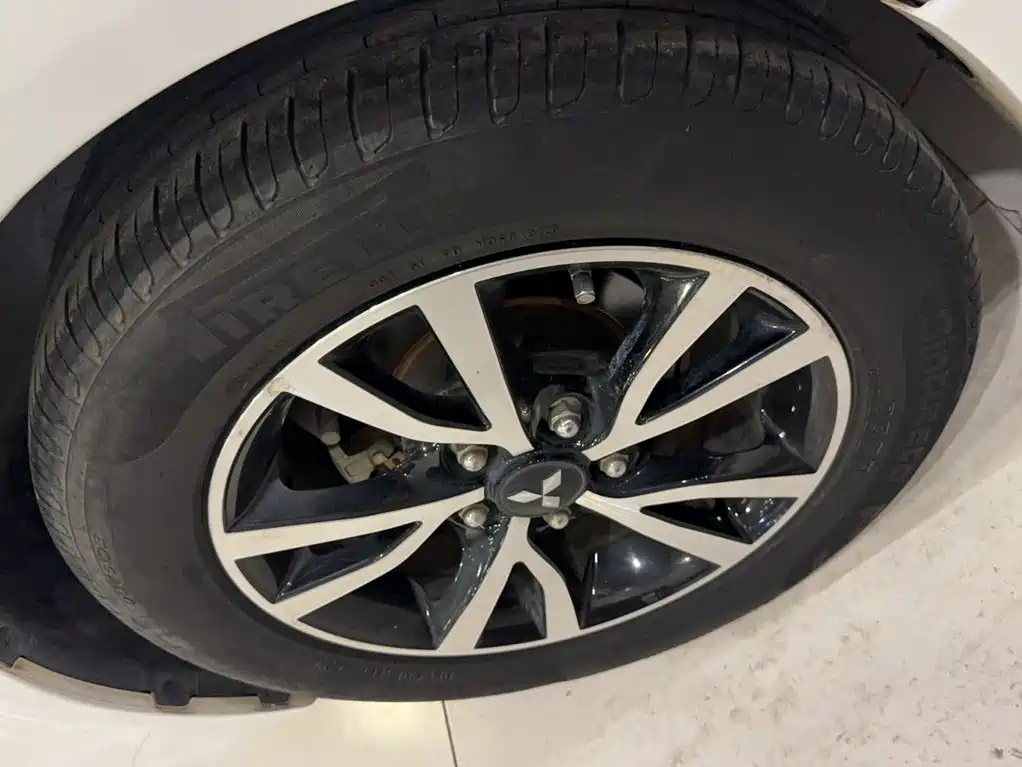 Lancer EX 1.8 L CVT Zhishang CN-V