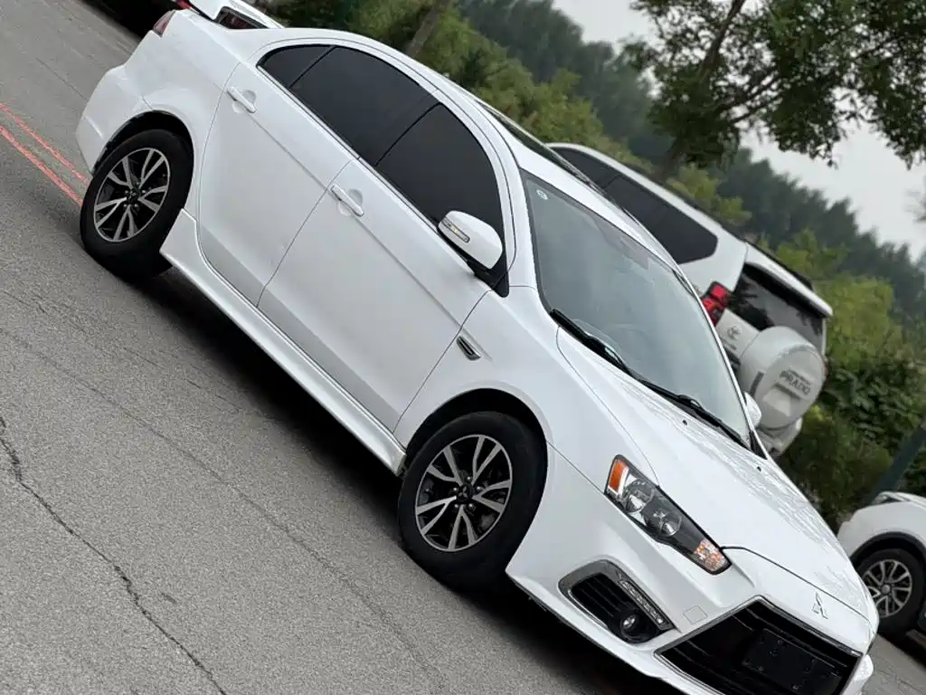 Lancer EX 1.8 L CVT Zhishang CN-V