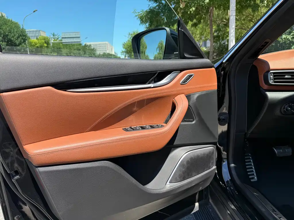 Levante 3.0 T Standard