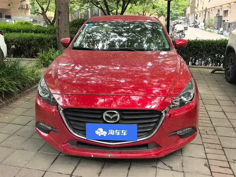 Mazda 3 Axela Hatchback 1.5 L Auto Comfort CN-V