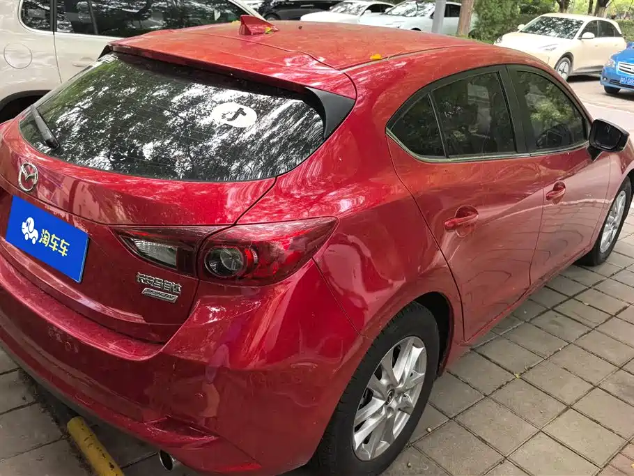 Mazda 3 Axela Hatchback 1.5 L Auto Comfort CN-V