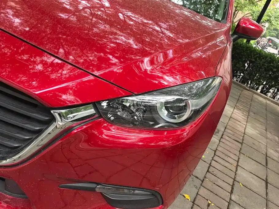 Mazda 3 Axela Hatchback 1.5 L Auto Comfort CN-V