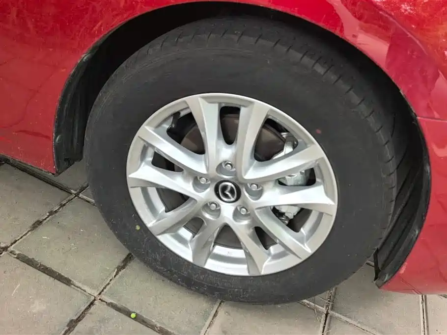 Mazda 3 Axela Hatchback 1.5 L Auto Comfort CN-V