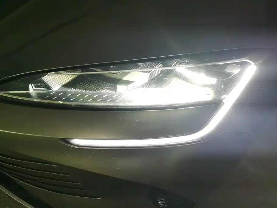 Seal DM-i 1.5 L 121 km Distinguished