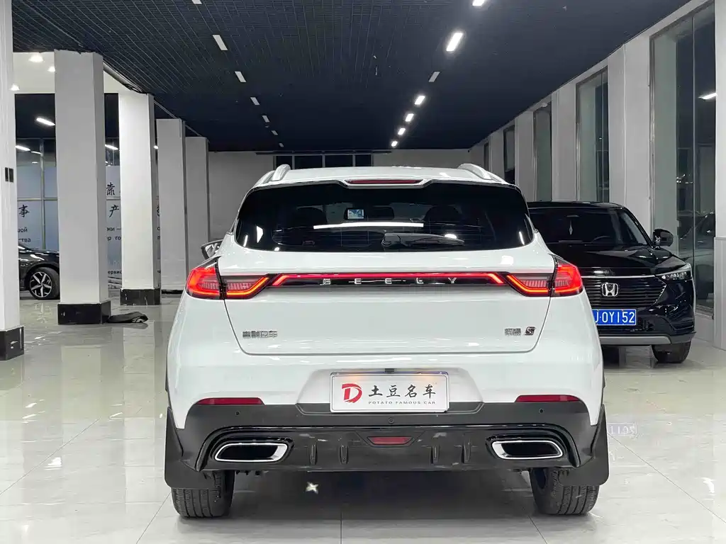Emgrand S 1.4 T CVT Crossover Player