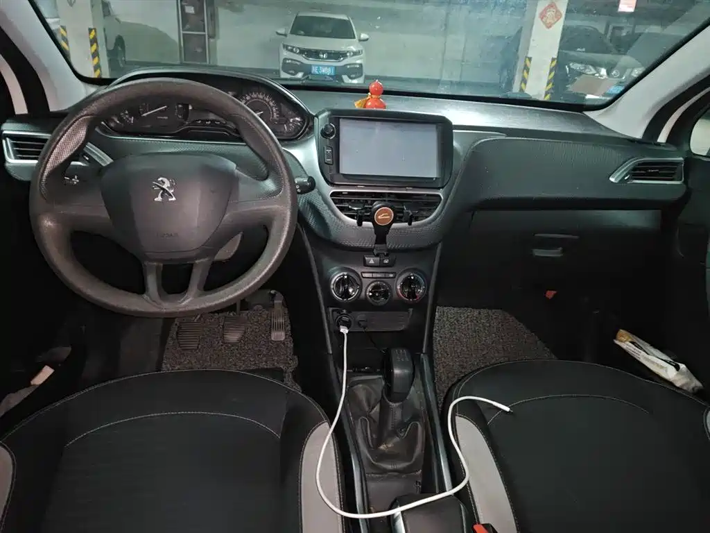 Peugeot 2008 2014 1.6 L Manual Trendy
