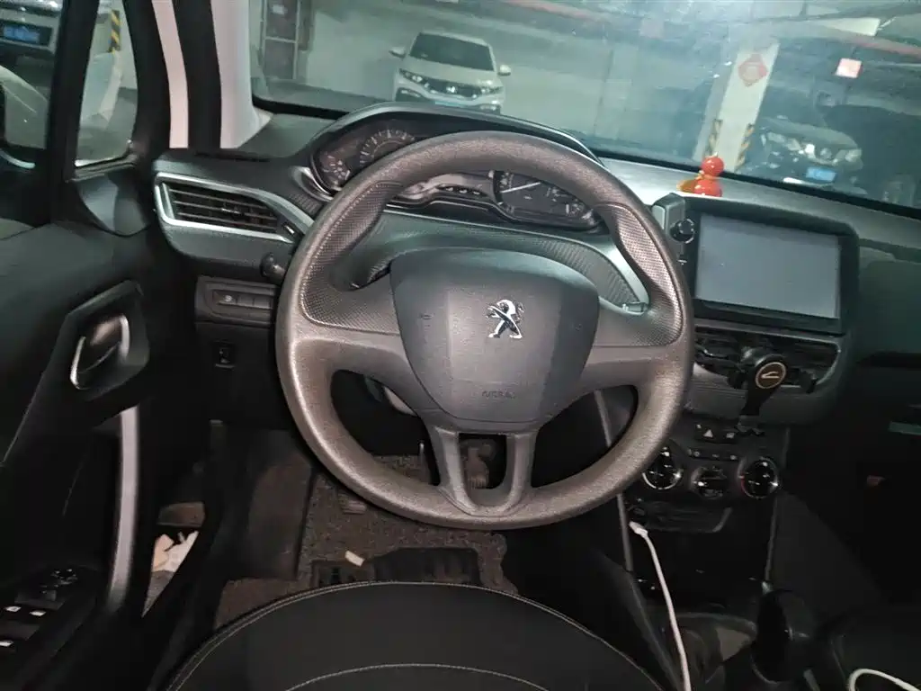 Peugeot 2008 2014 1.6 L Manual Trendy