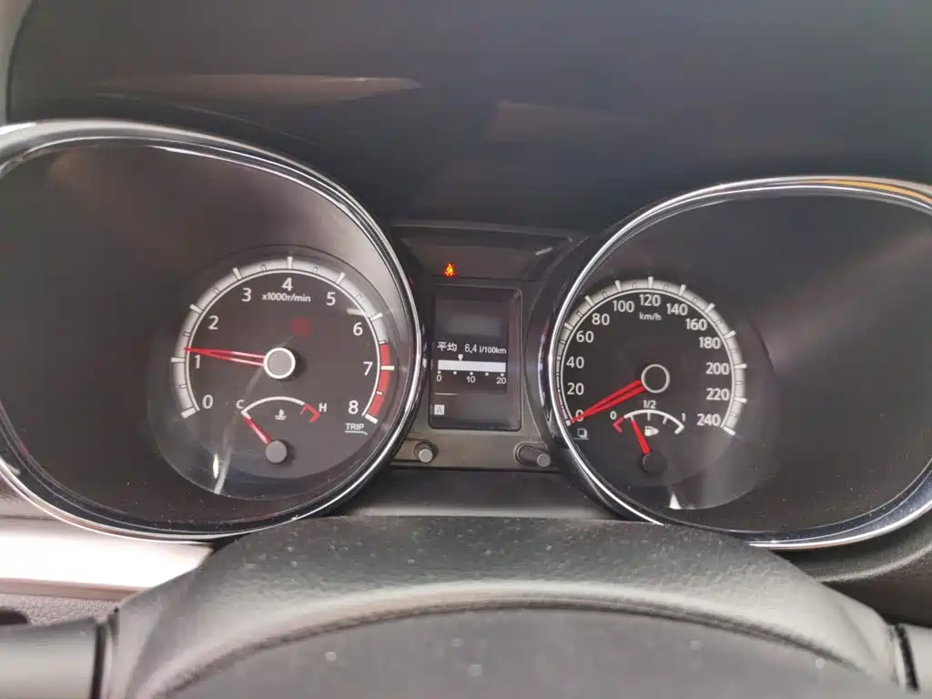 Venucia T70 启辰T70 2015款 2.0 L 手动睿享版