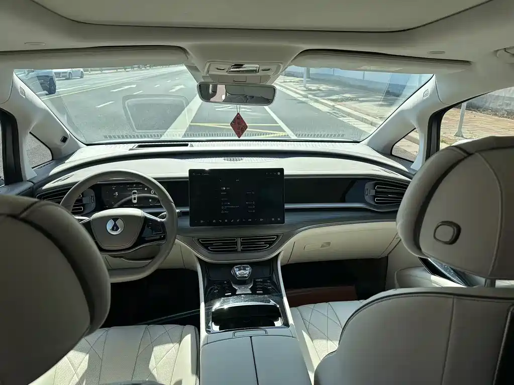 Denza D9 DM-i 970 4 WD Flagship