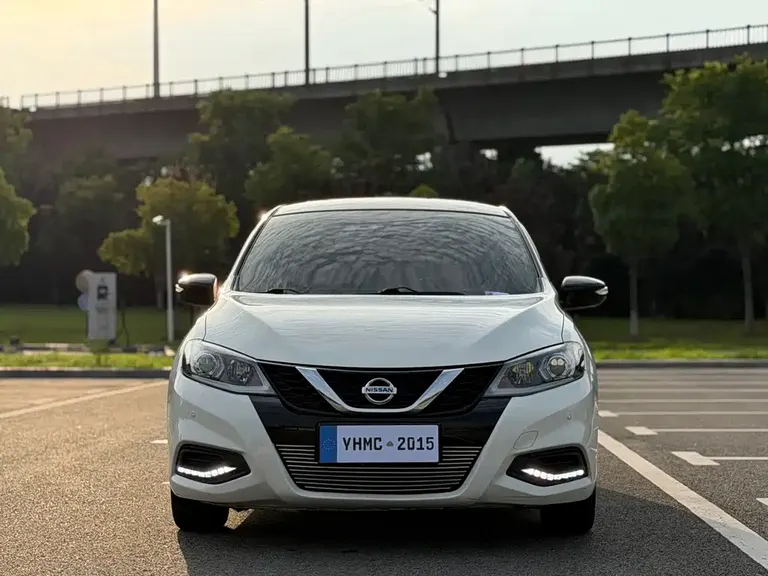 Nissan Tiida 1.6 L CVT Smart Travel