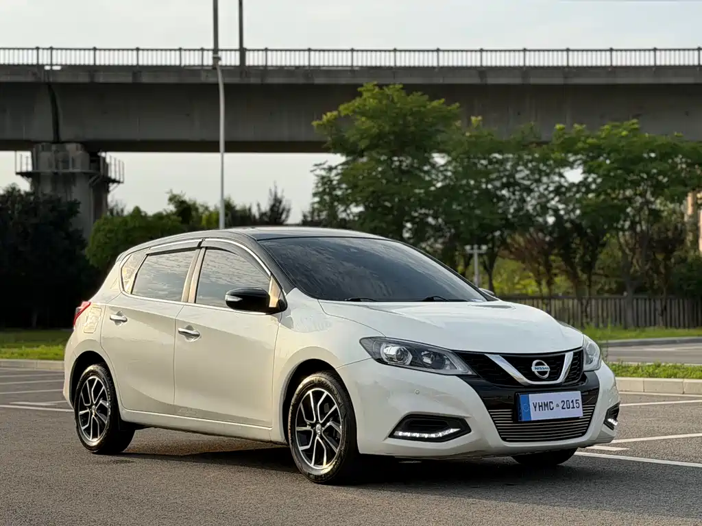 Tiida 1.6 L CVT Smart Travel
