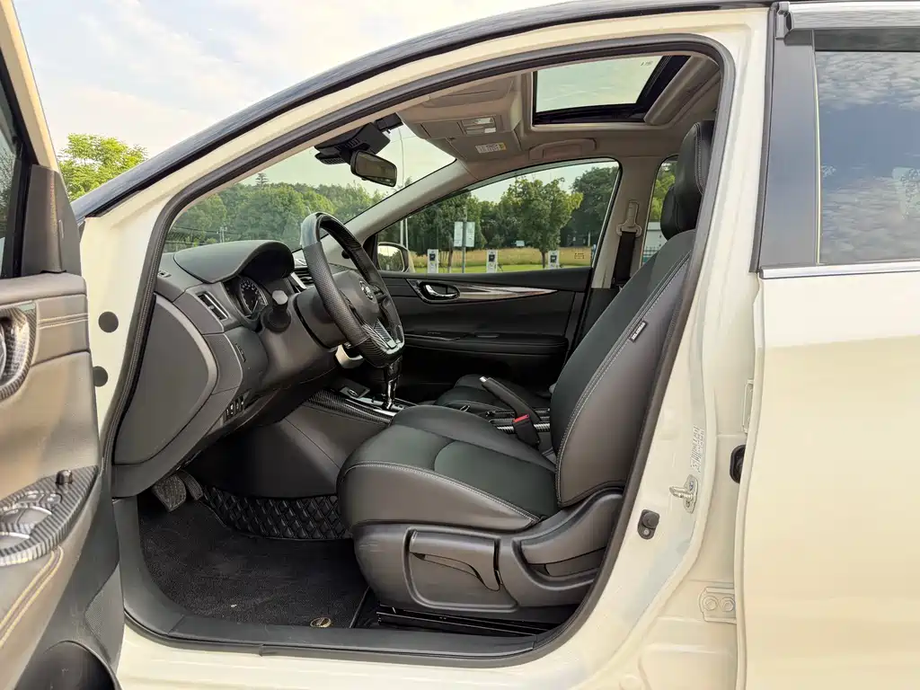 Tiida 1.6 L CVT Smart Travel