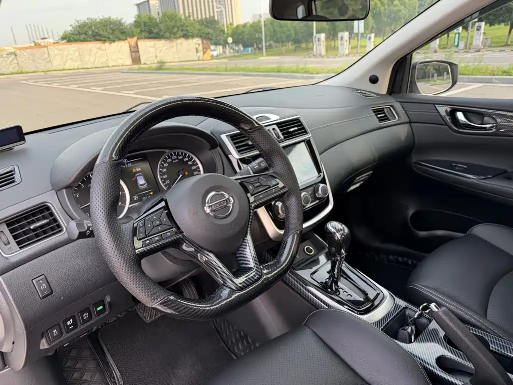 Tiida 1.6 L CVT Smart Travel