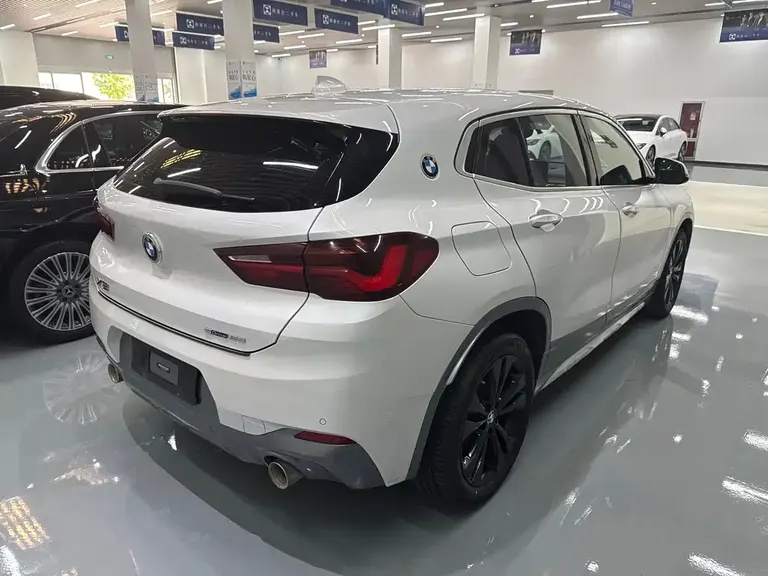 BMW X2 sDrive25 i Leading M Sport Package