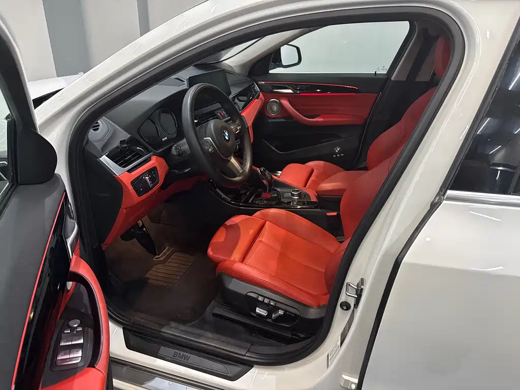 BMW X2 sDrive25 i Leading M Sport Package