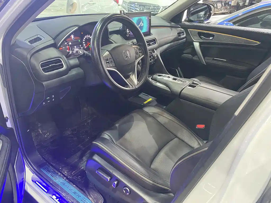 Avancier 370 TURBO 4 WD Premium