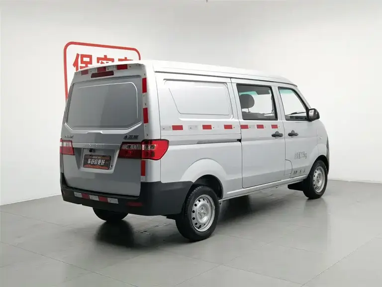 Jinbei Xiaohaishi X30 1.5 L Super Enjoyment Cargo Van 2 5-seat AC SWC15 M