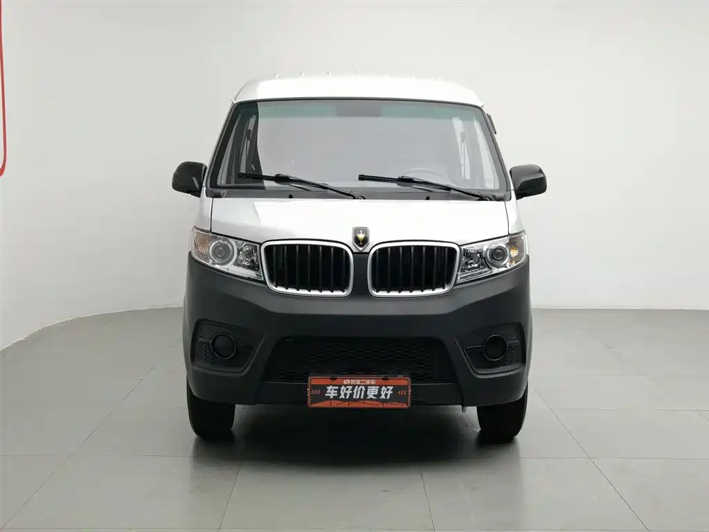 Xiaohaishi X30 1.5 L Super Enjoyment Cargo Van 2 5-seat AC SWC15 M
