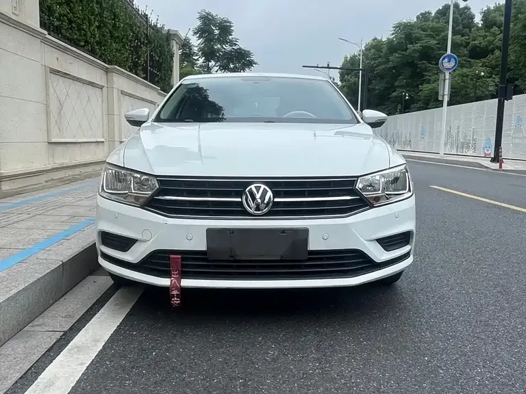 Volkswagen Bora 1.6 L Manual Fashion
