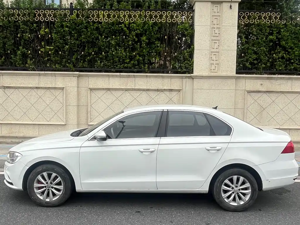 Bora 1.6 L Manual Fashion