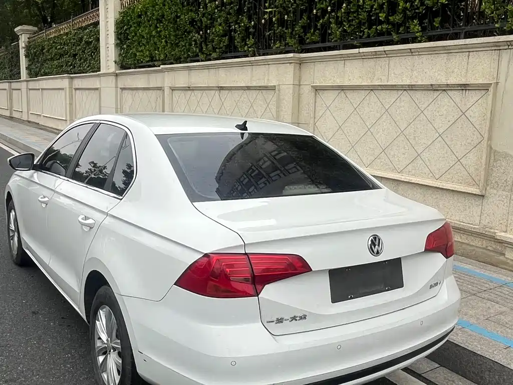 Bora 1.6 L Manual Fashion