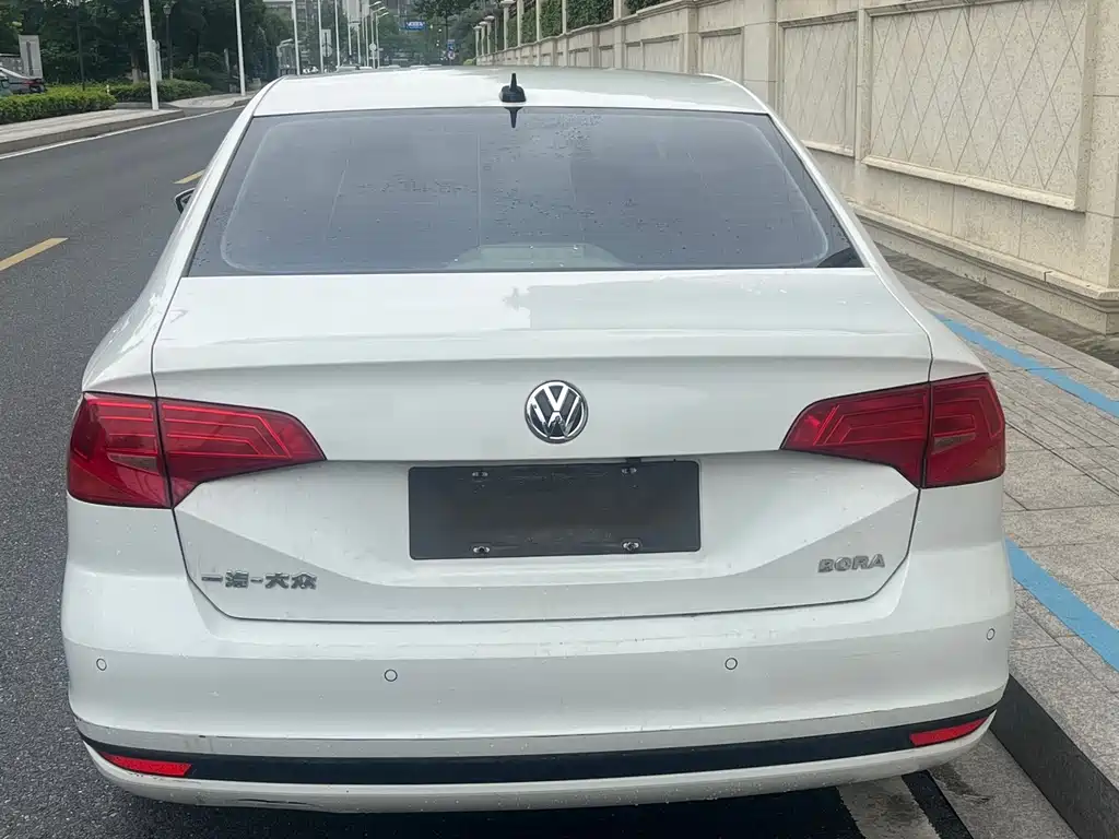 Bora 1.6 L Manual Fashion