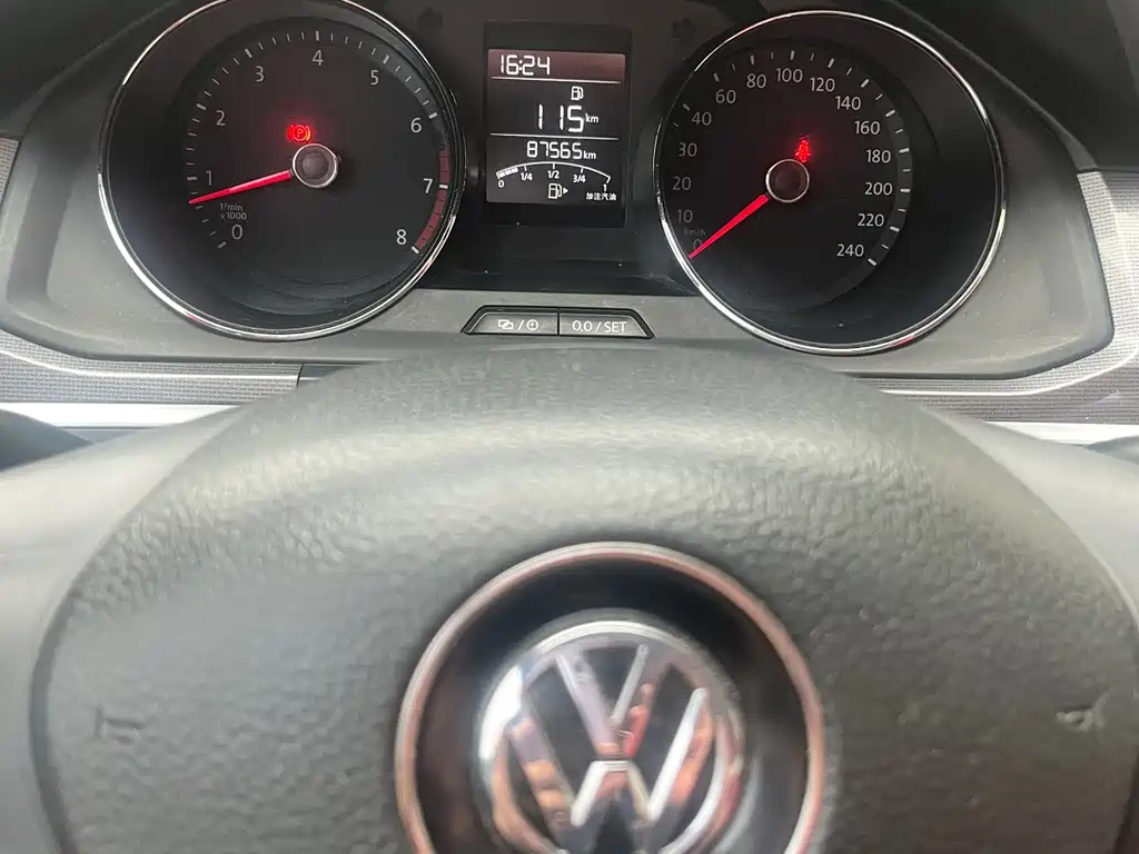 Bora 1.6 L Manual Fashion