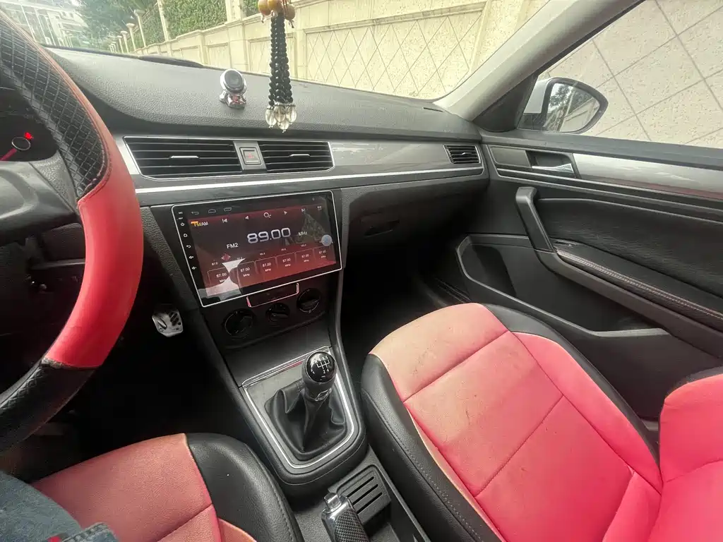 Bora 1.6 L Manual Fashion