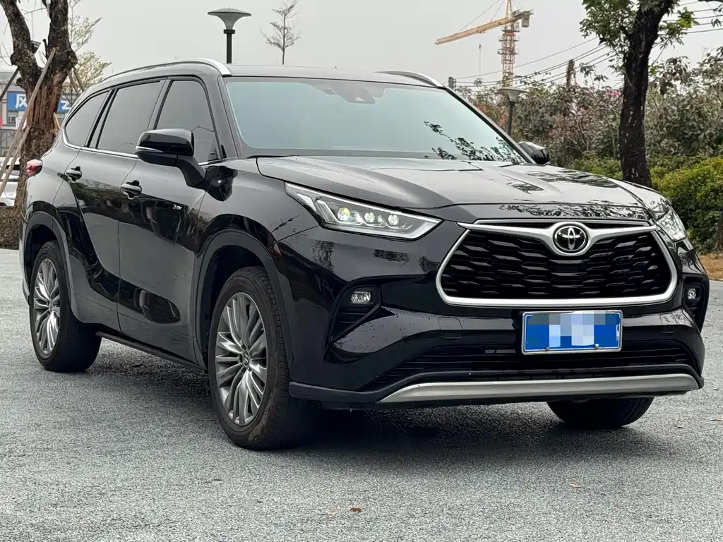 Highlander 2.5 L Smart e-Hybrid Dual Engine 4 WD Luxury 7-seat