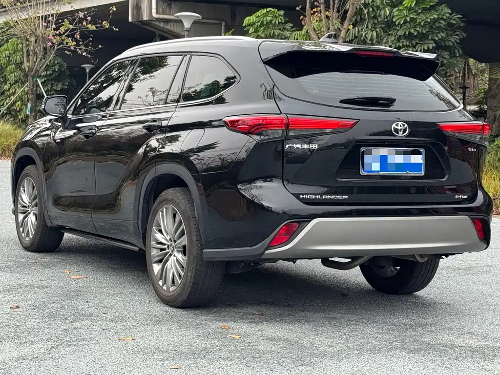 Highlander 2.5 L Smart e-Hybrid Dual Engine 4 WD Luxury 7-seat