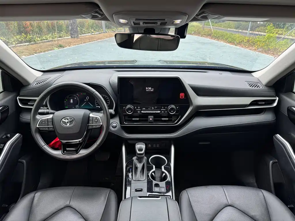 Highlander 2.5 L Smart e-Hybrid Dual Engine 4 WD Luxury 7-seat