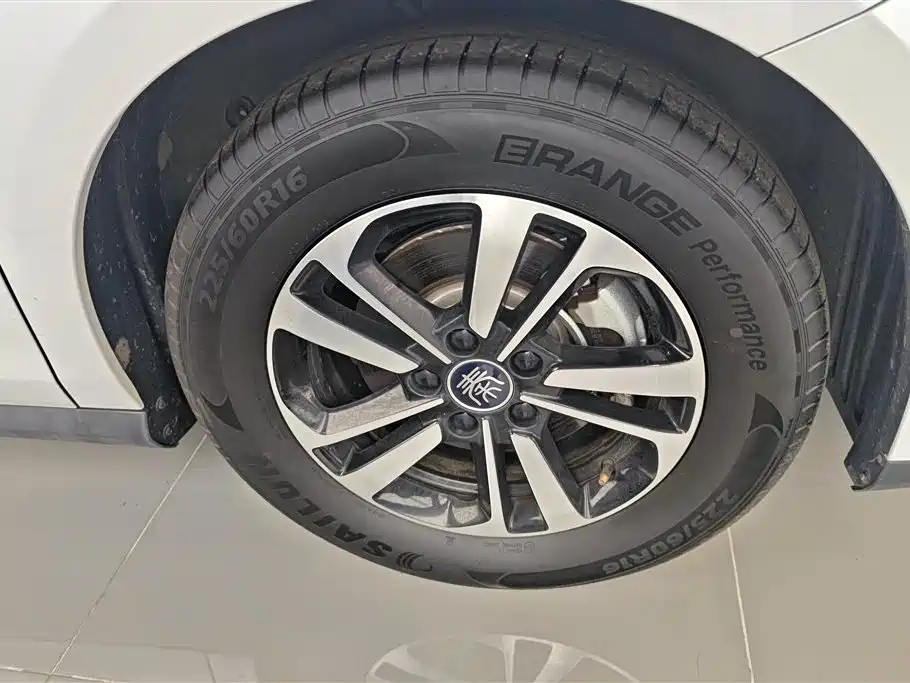 Qin PLUS DM-i Smart Drive 55 KM Transcend