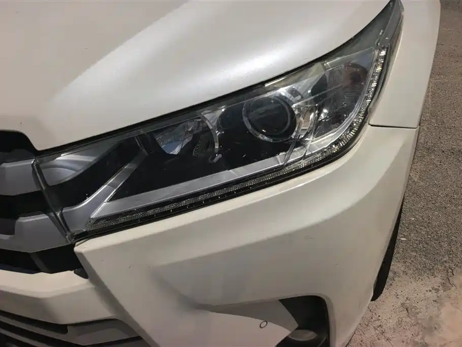 Highlander 2.0 T 4 WD Luxury 7-seat CN-V